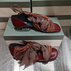 Charmone - Monarch - Red/Brown